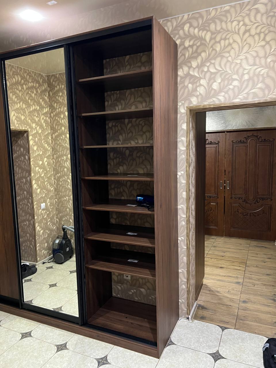 Прихожая Шкаф-купе Тёмно-коричневый орех зеркало прихожая